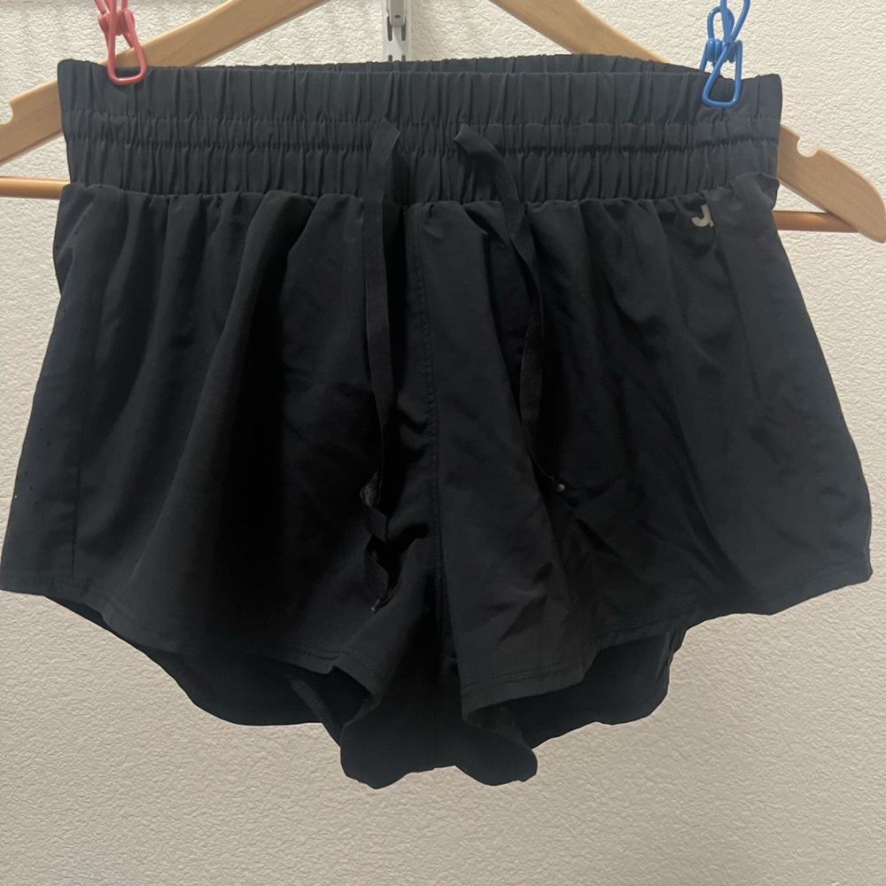 size small plain black athletic shorts